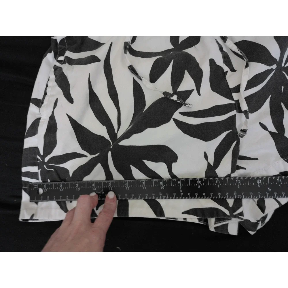 Free Assembly Shorts Womens White Black Size L Large Floral Print Pull On